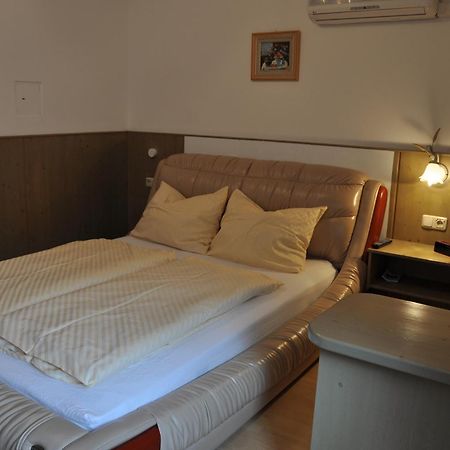 Pension Arkadenhof Лойперсдорф-бай-Фюрстенфельд Экстерьер фото