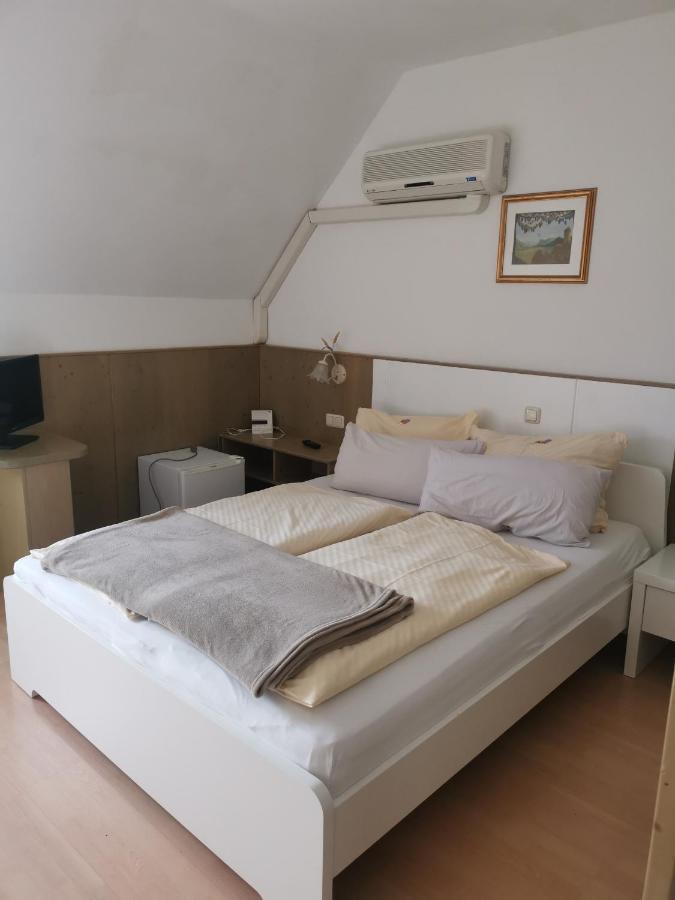 Pension Arkadenhof Лойперсдорф-бай-Фюрстенфельд Экстерьер фото