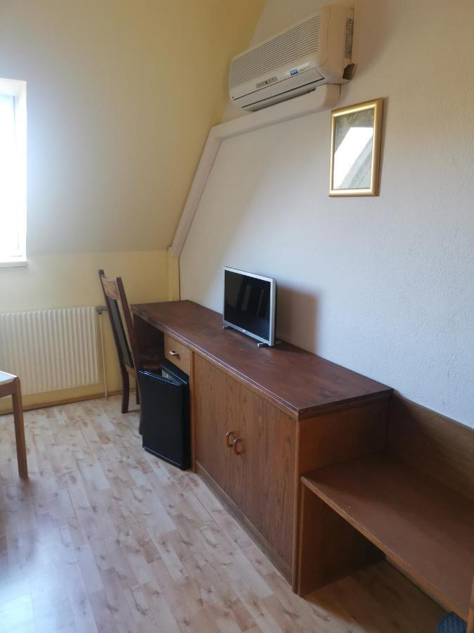 Pension Arkadenhof Лойперсдорф-бай-Фюрстенфельд Экстерьер фото